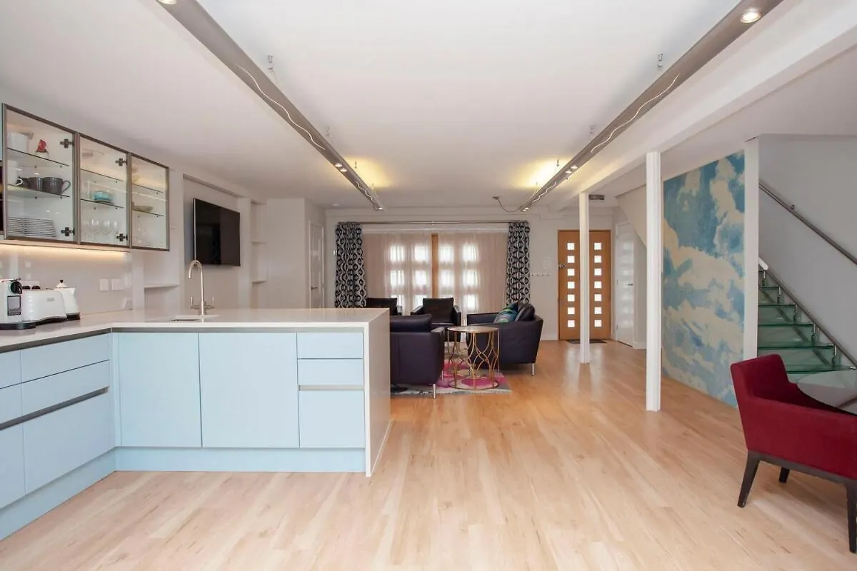 ※ Spacious Georgian Coach House & With Parking Bath 0*,  Regno Unito